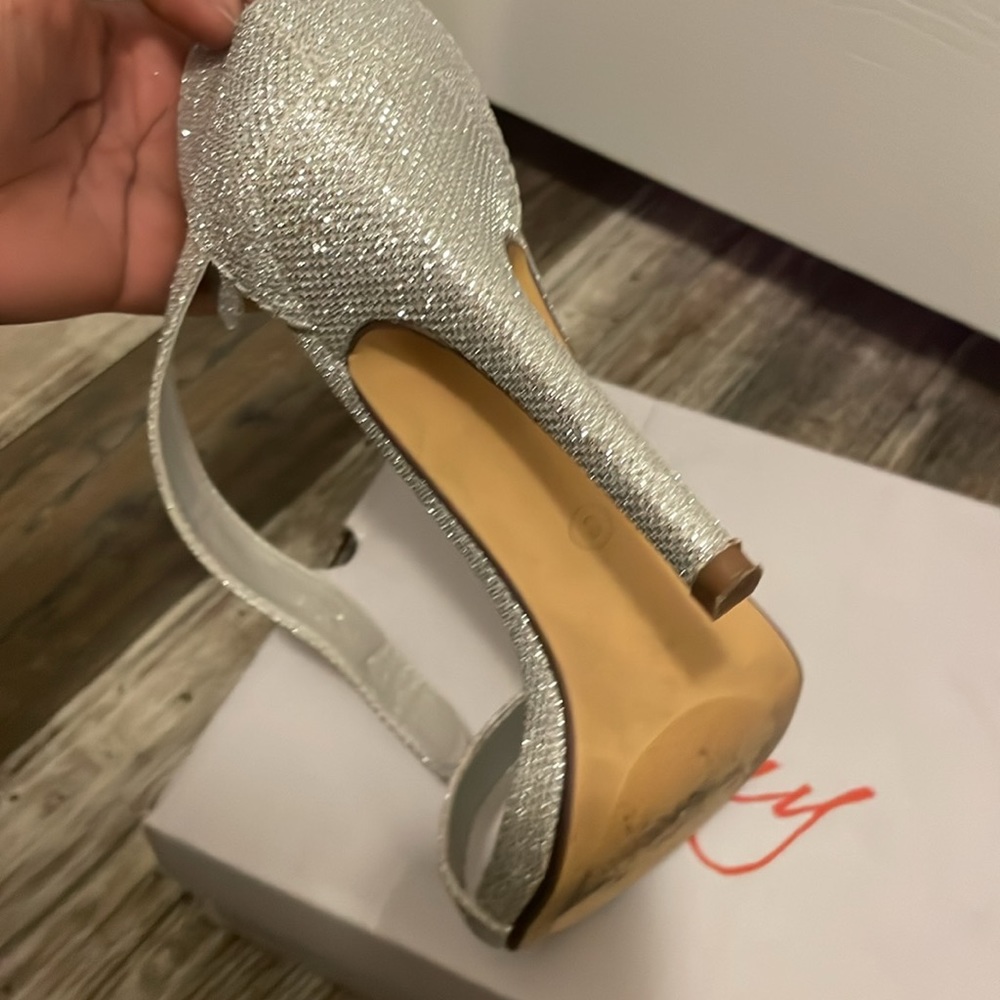 Sliver Glitter - Picture 2 of 3